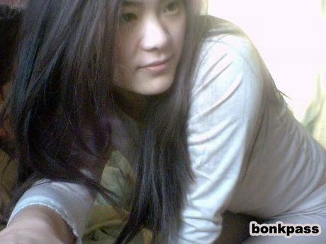 My girlfriend flashing her pussy in public