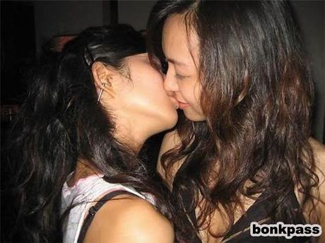 Two hot Chinese girls who are into licking cunts