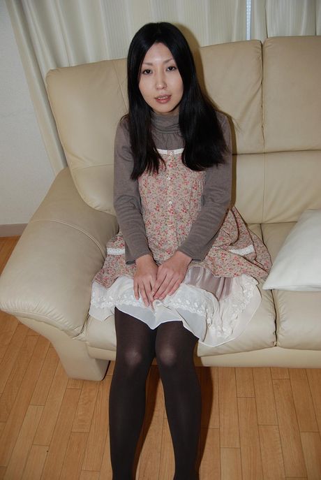 Teen Japanese babe Yui Nakazato spreads her legs wide open for hard fucking.