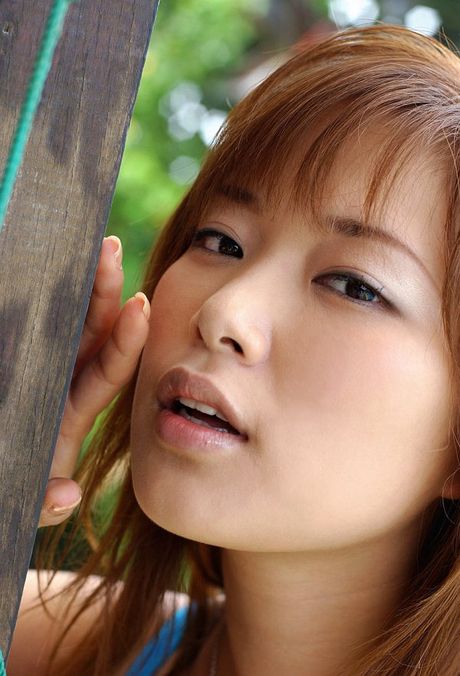 Yua Aida sexy hot teen model shows off her fine body at the pool