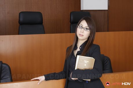 Smoking hot Japanese gal Hikaru Matsu flaunts her gorgeous body.