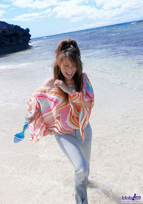 Hot sexy asian model Nao Yoshizaki in action